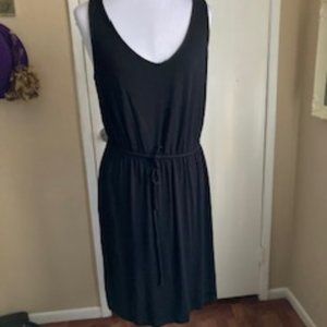 MERONA- SIZE M-BLK SUN DRESS-THIN STRAPS-BEAUTIFUL V NECK ACCENTS IT.